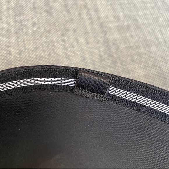 Convertable Bra Strapless, Backless, Clear Straps, or Traditional, Black 34 D - Picture 8 of 10